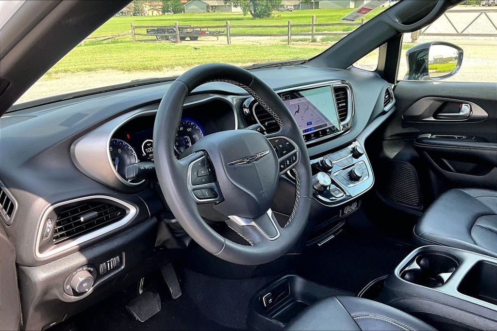 2025 Chrysler Pacifica Select