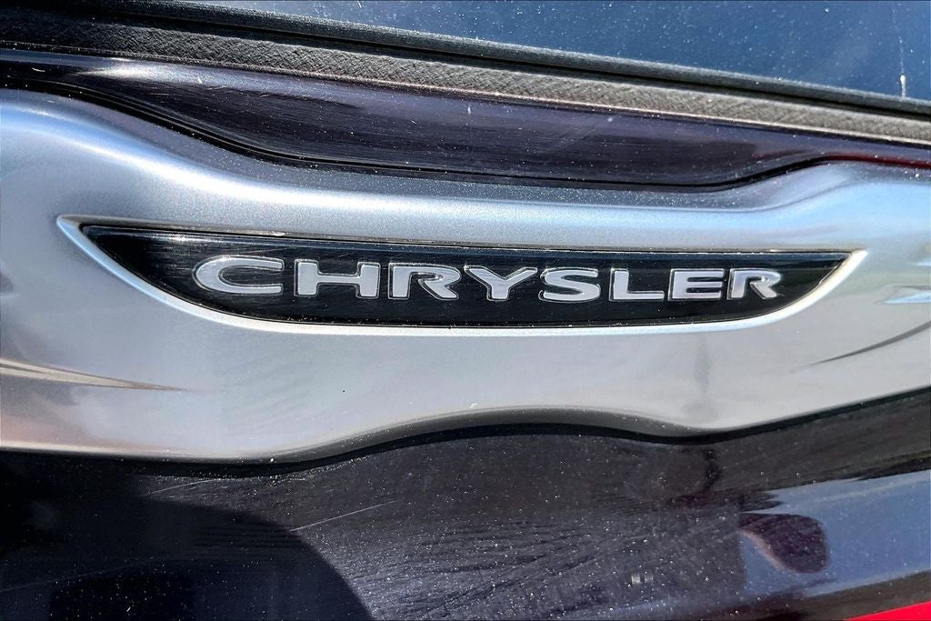 2025 Chrysler Pacifica Select