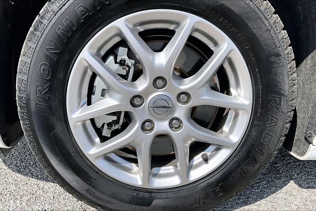 2025 Chrysler Pacifica Select