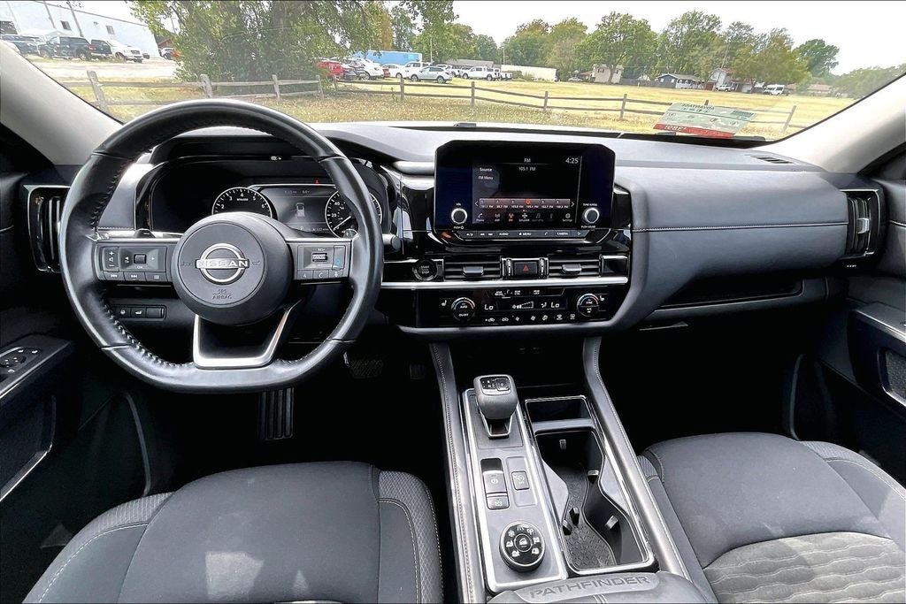 2025 Nissan Pathfinder SV