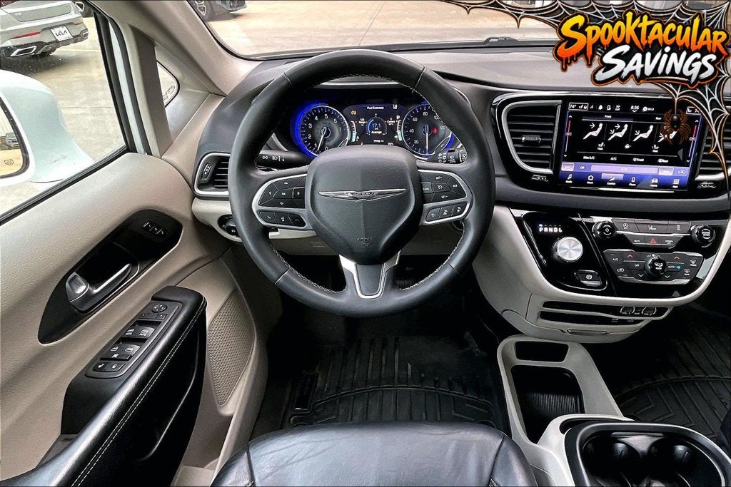 2022 Chrysler Pacifica Touring L
