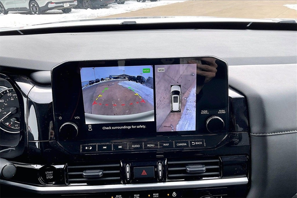 2025 Nissan Pathfinder SL