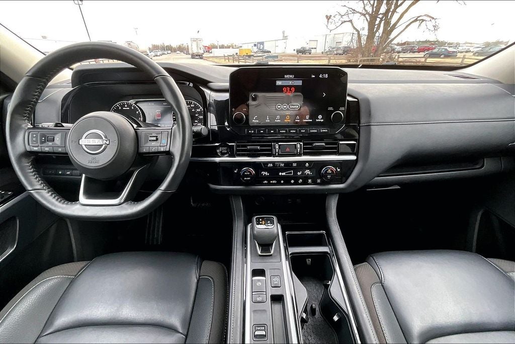 2025 Nissan Pathfinder SL