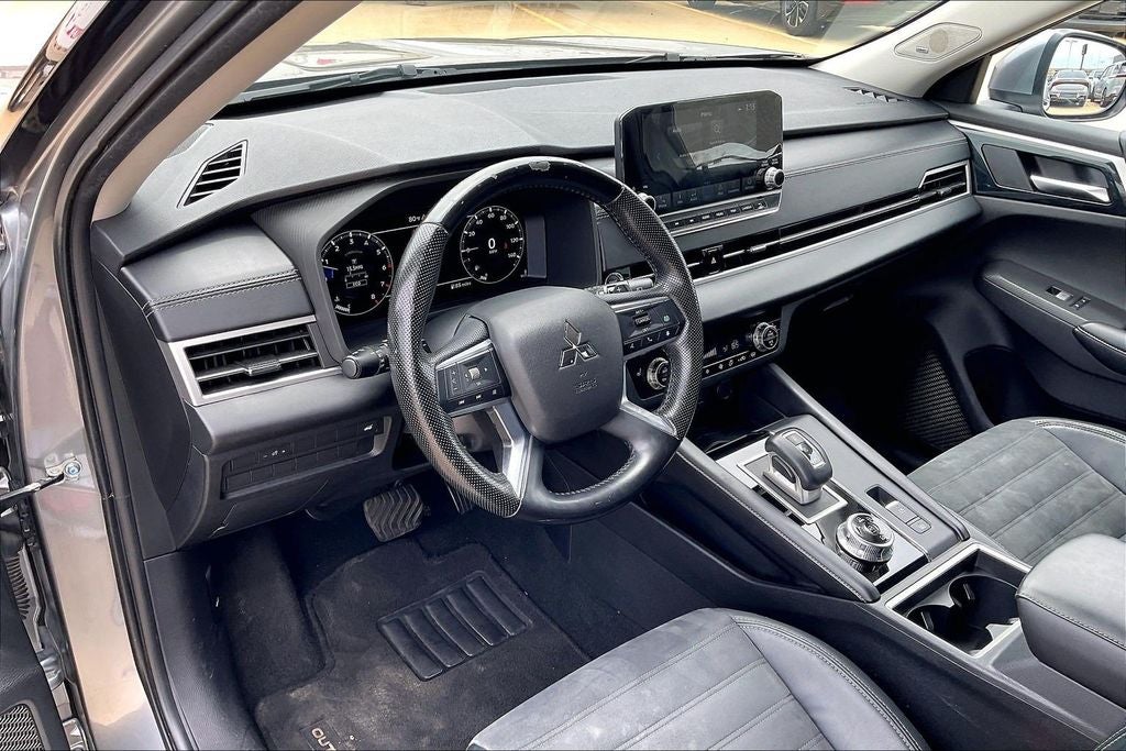 2022 Mitsubishi Outlander SE