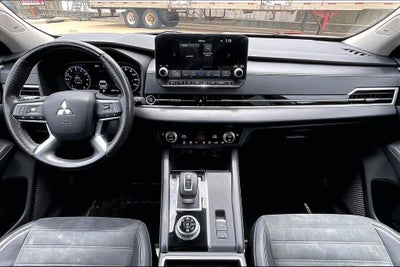 2022 Mitsubishi Outlander SE