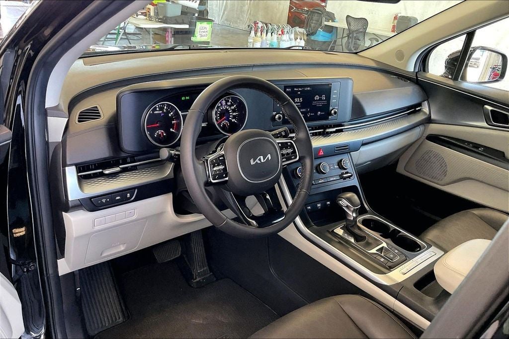 2024 Kia Carnival LX