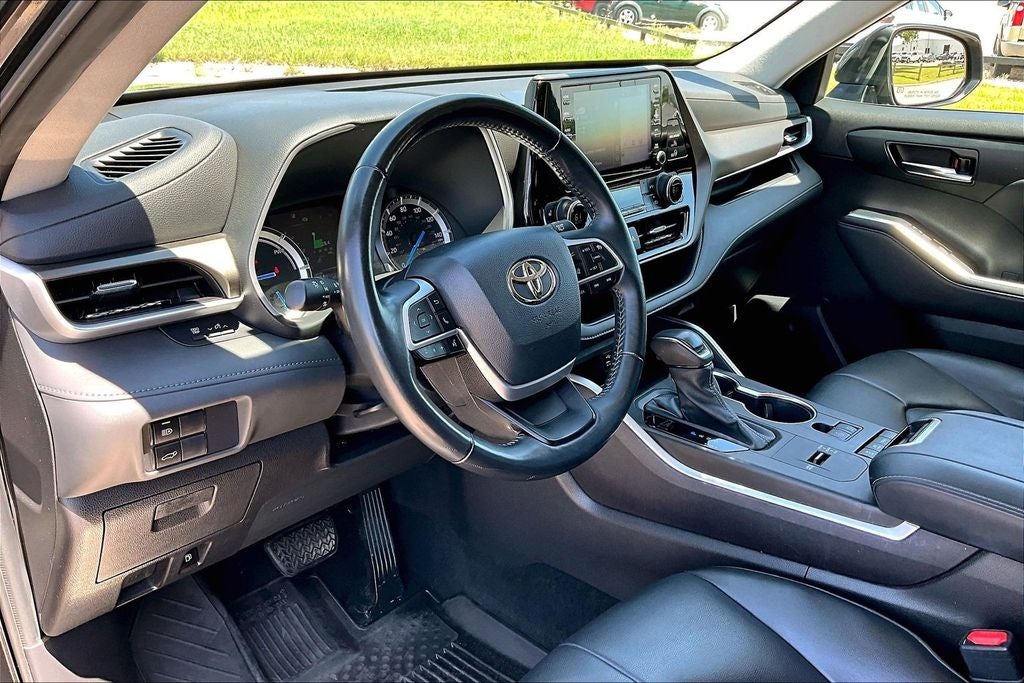 2022 Toyota Highlander Hybrid XLE
