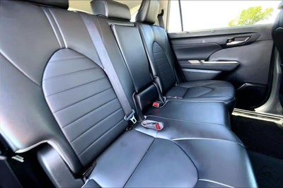 2022 Toyota Highlander Hybrid XLE