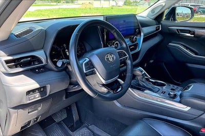 2023 Toyota Highlander Platinum