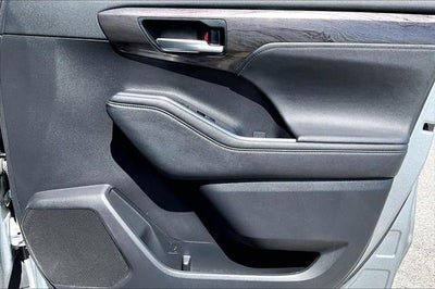 2023 Toyota Highlander Platinum