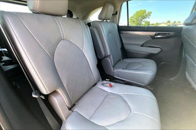 2023 Toyota Highlander Platinum