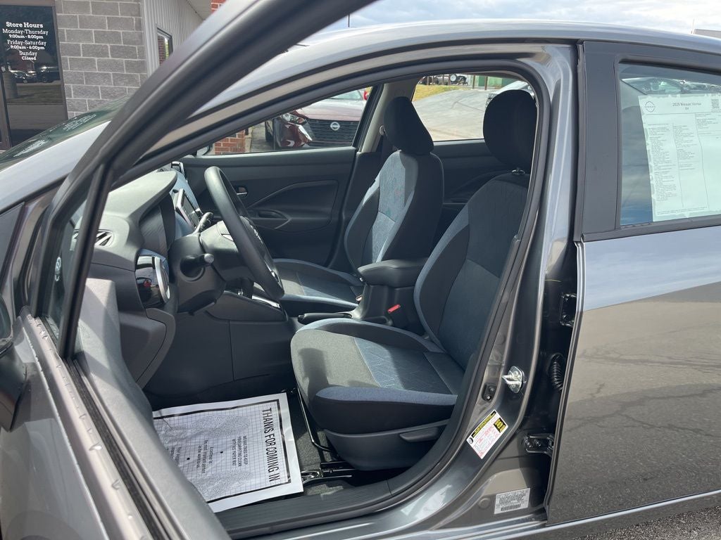 2025 Nissan Versa 1.6 SV