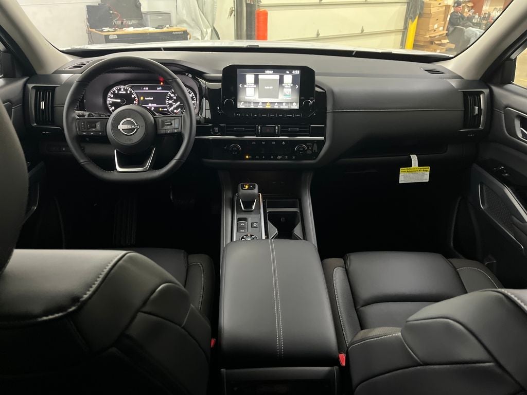 2025 Nissan Pathfinder SL