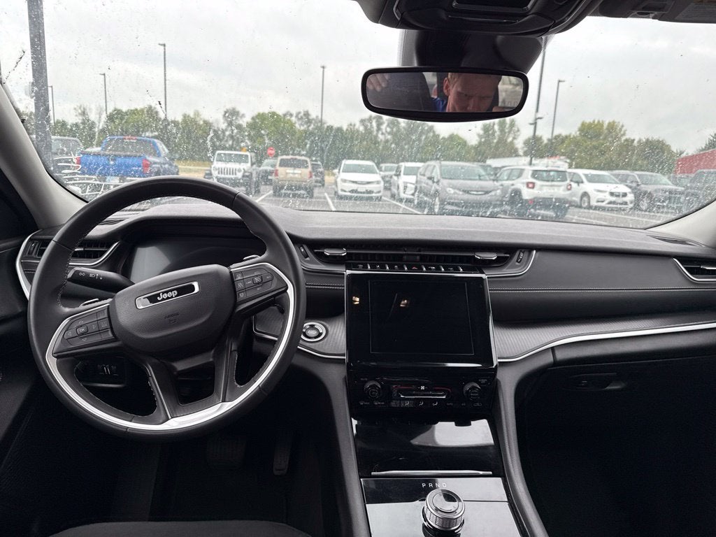 2024 Jeep Grand Cherokee Laredo 4x2