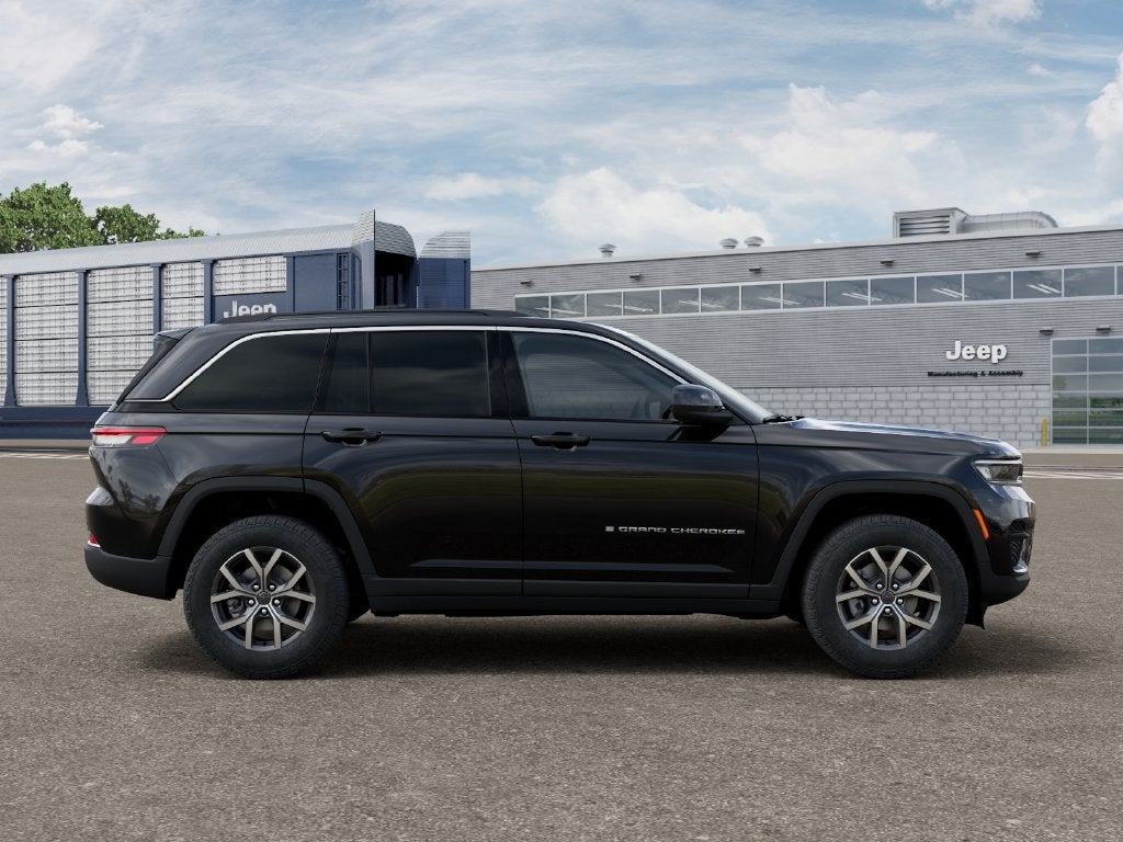 2027 Jeep Grand Cherokee GRAND CHEROKEE LAREDO X 4X4