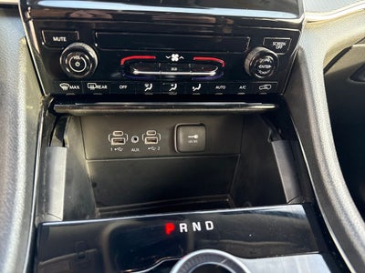 2023 Jeep Grand Cherokee Laredo 4x4