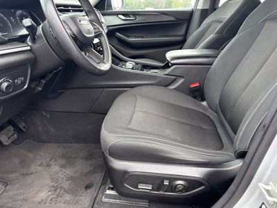 2023 Jeep Grand Cherokee Laredo 4x4