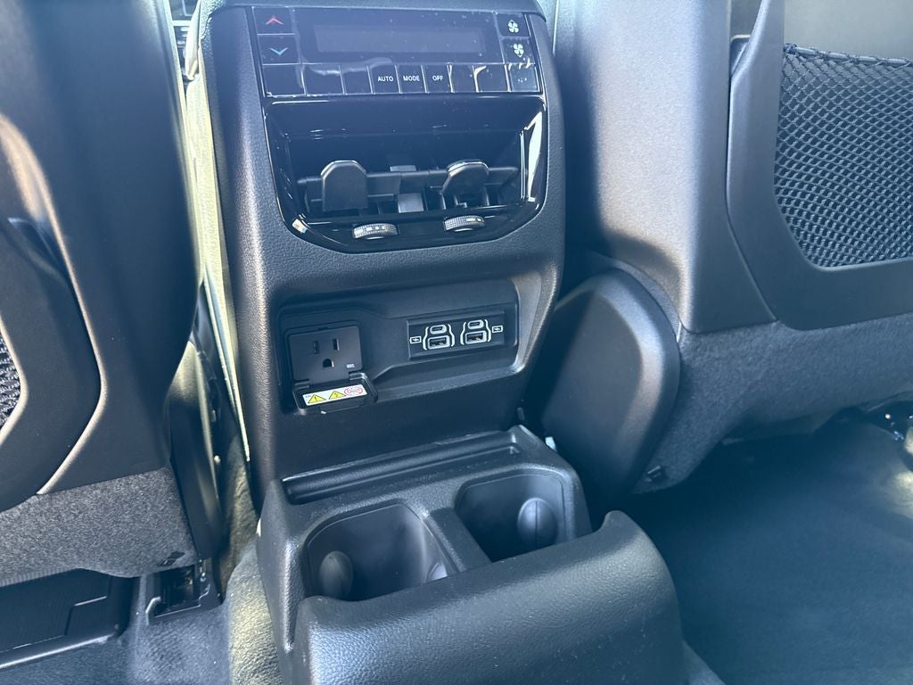 2026 Jeep Grand Cherokee GRAND CHEROKEE L LAREDO X 4X4