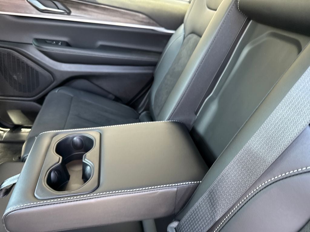 2026 Jeep Grand Cherokee GRAND CHEROKEE L LAREDO ALTITUDE 4X4