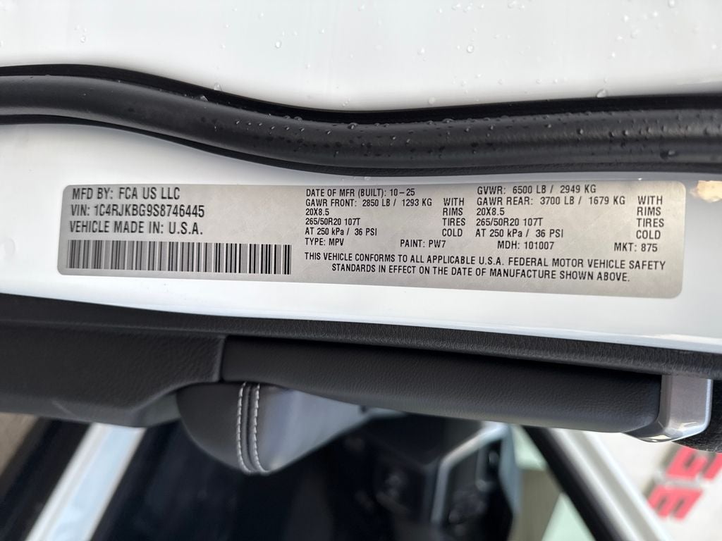 2025 Jeep Grand Cherokee GRAND CHEROKEE L LIMITED 4X4