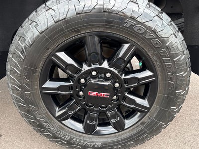 2025 GMC Sierra 2500HD 4WD Crew Cab Standard Bed AT4