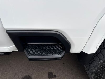 2025 GMC Sierra 2500HD 4WD Crew Cab Standard Bed AT4
