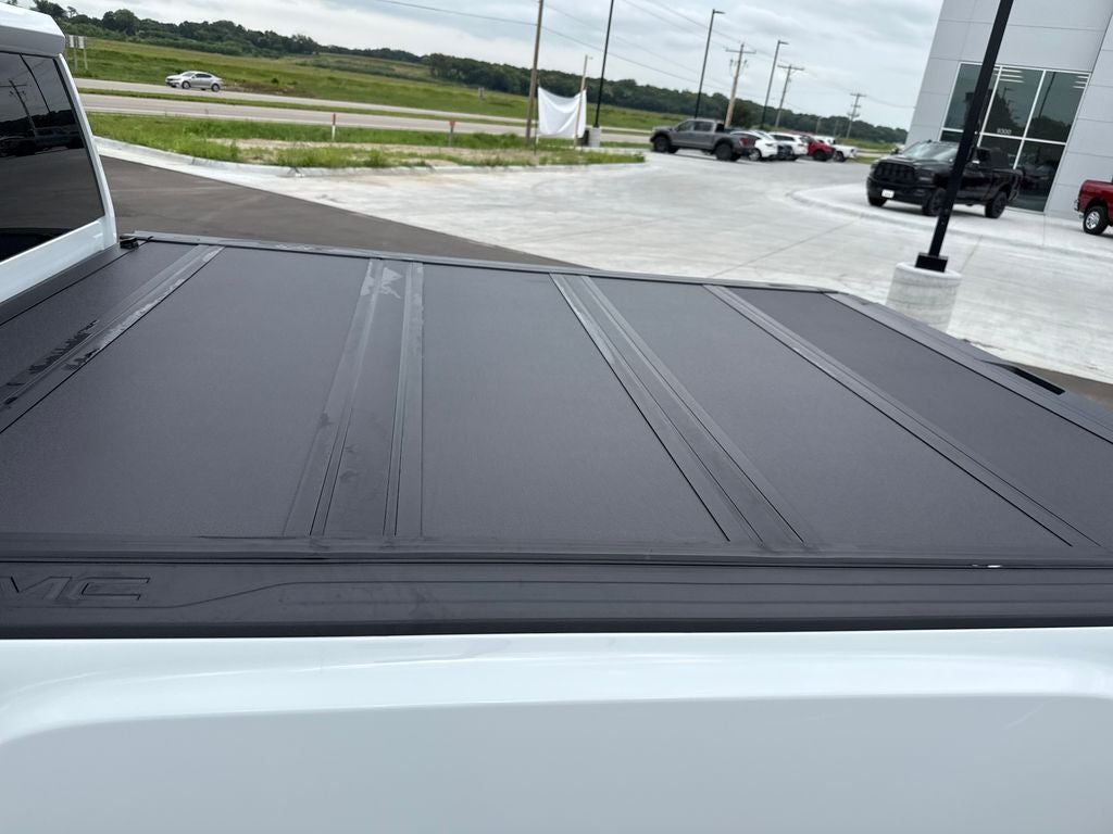 2025 GMC Sierra 2500HD 4WD Crew Cab Standard Bed AT4