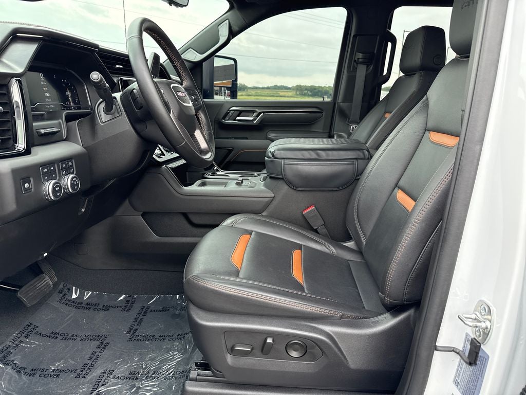 2025 GMC Sierra 2500HD 4WD Crew Cab Standard Bed AT4
