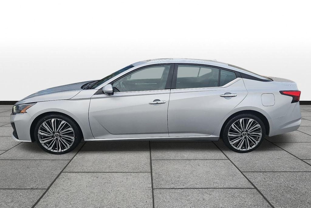 2023 Nissan Altima SL FWD