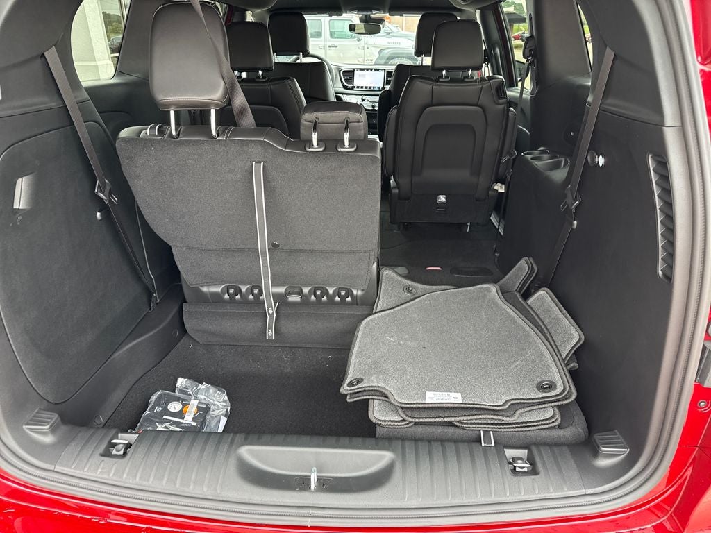 2027 Chrysler Pacifica Select