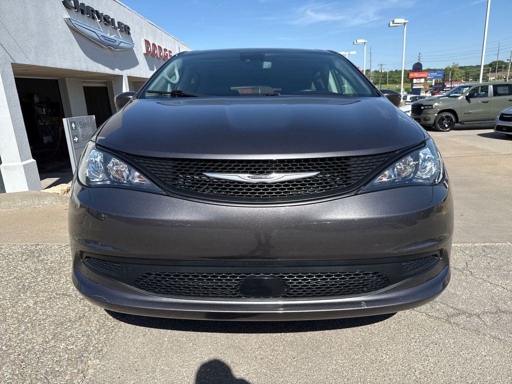2023 Chrysler Voyager LX