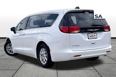 2023 Chrysler Voyager LX