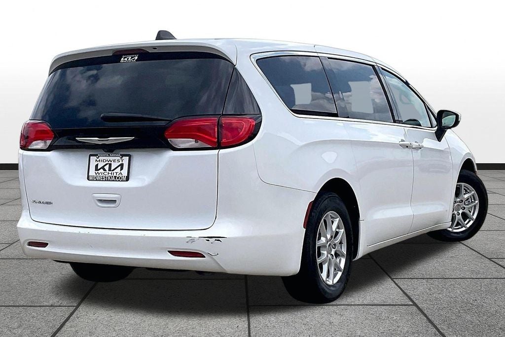 2023 Chrysler Voyager LX