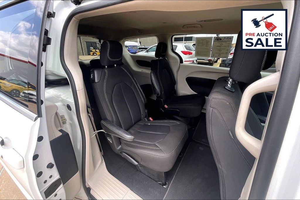 2023 Chrysler Voyager LX
