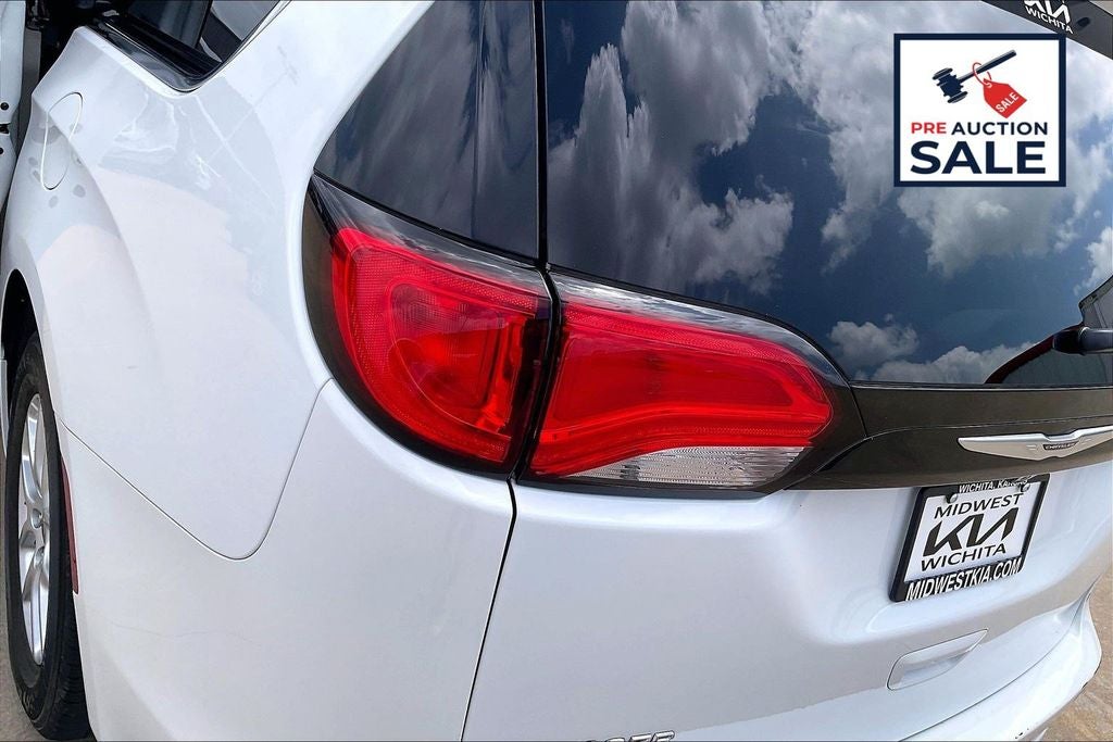 2023 Chrysler Voyager LX