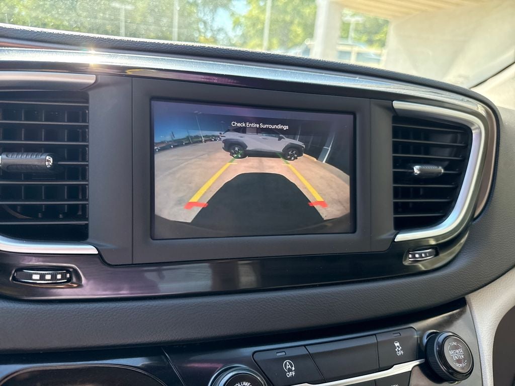 2023 Chrysler Voyager LX