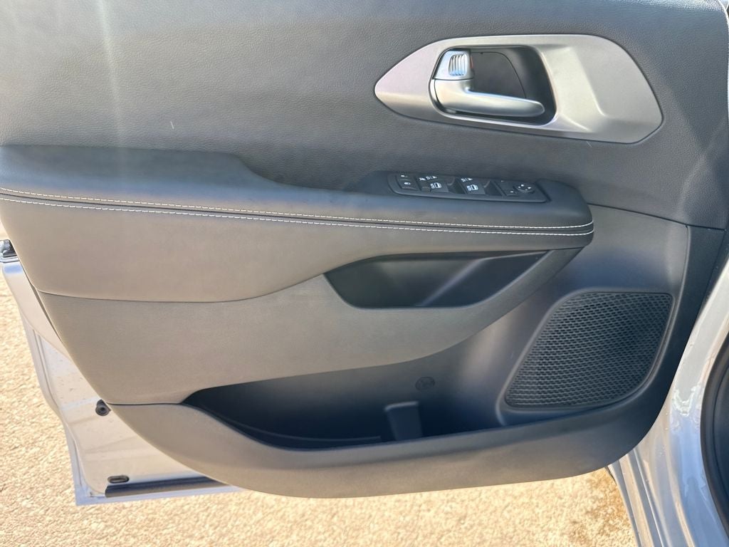 2026 Chrysler Voyager VOYAGER LX