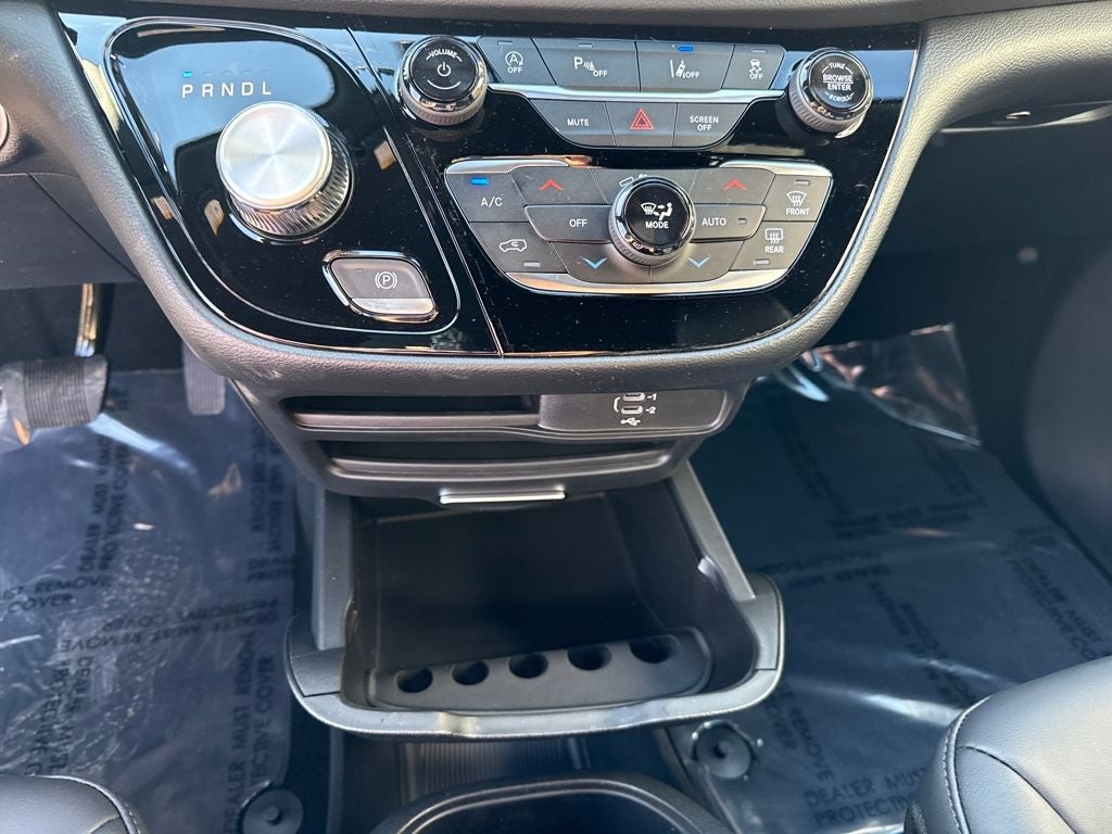 2026 Chrysler Voyager VOYAGER LX