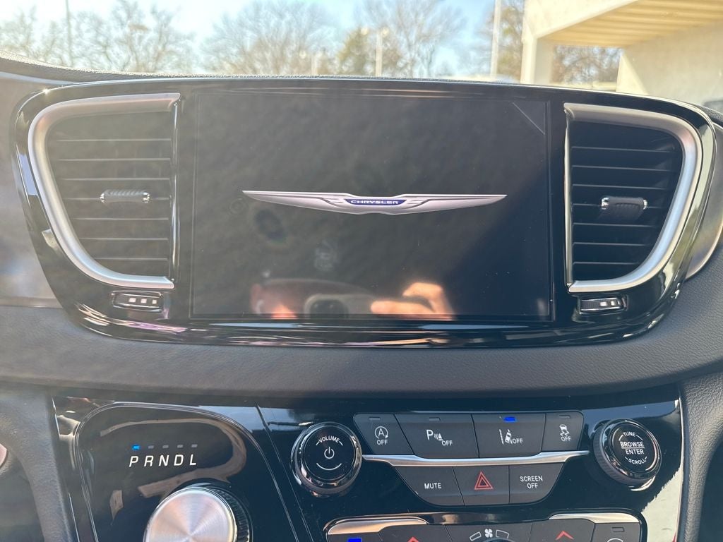 2026 Chrysler Voyager VOYAGER LX