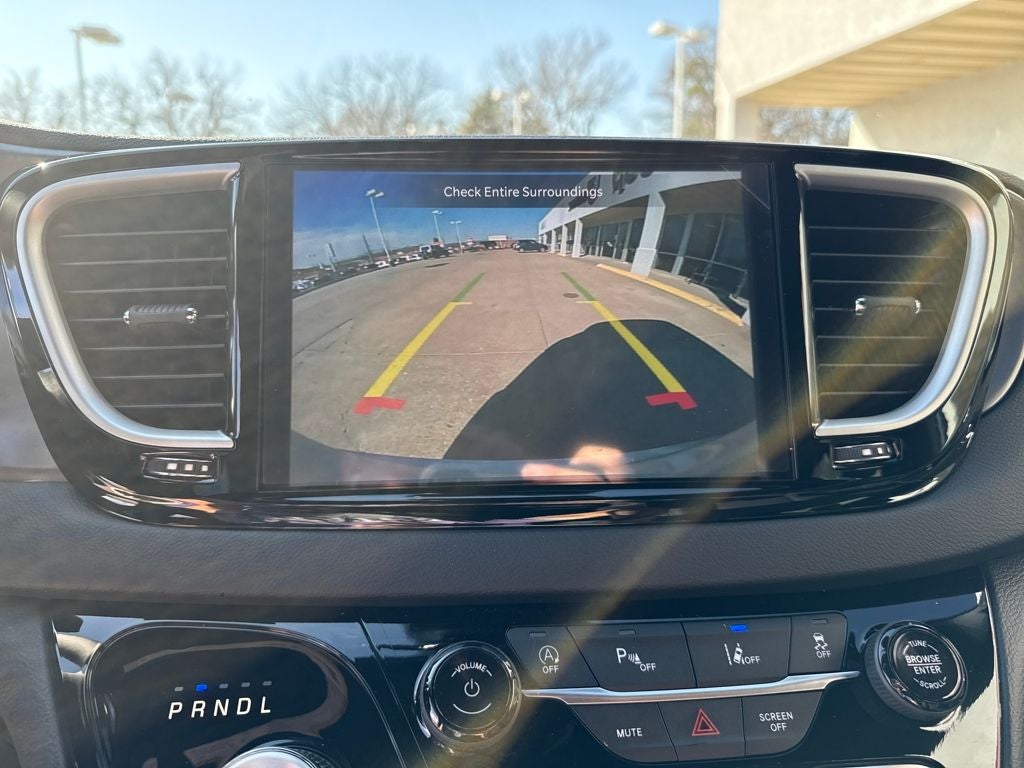 2026 Chrysler Voyager VOYAGER LX