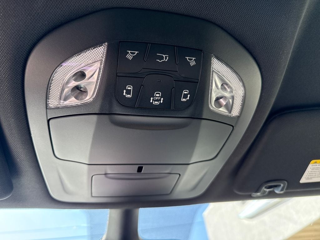 2026 Chrysler Voyager VOYAGER LX