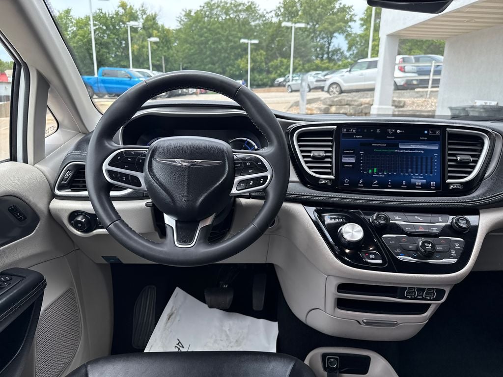 2024 Chrysler Pacifica Hybrid Select