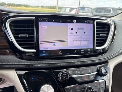 2024 Chrysler Pacifica Limited AWD
