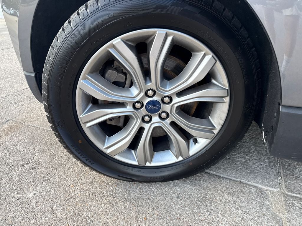 2022 Ford Edge Titanium