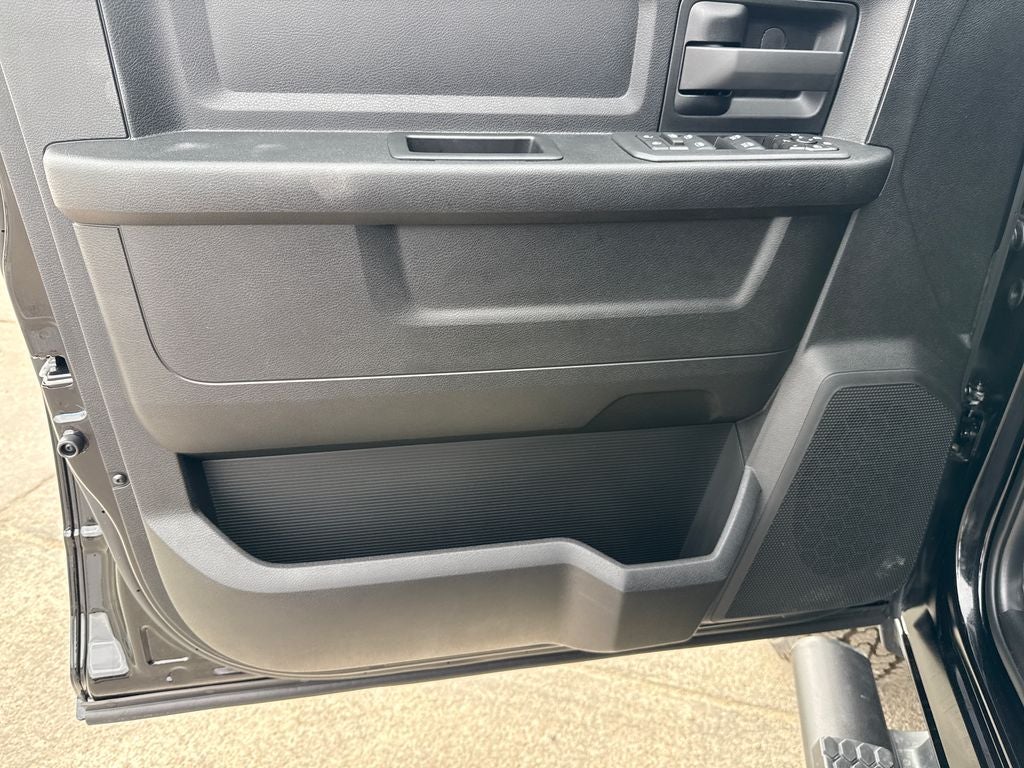 2026 RAM Ram 2500 RAM 2500 BLACK EXPRESS CREW CAB 4X4 6'4' BOX