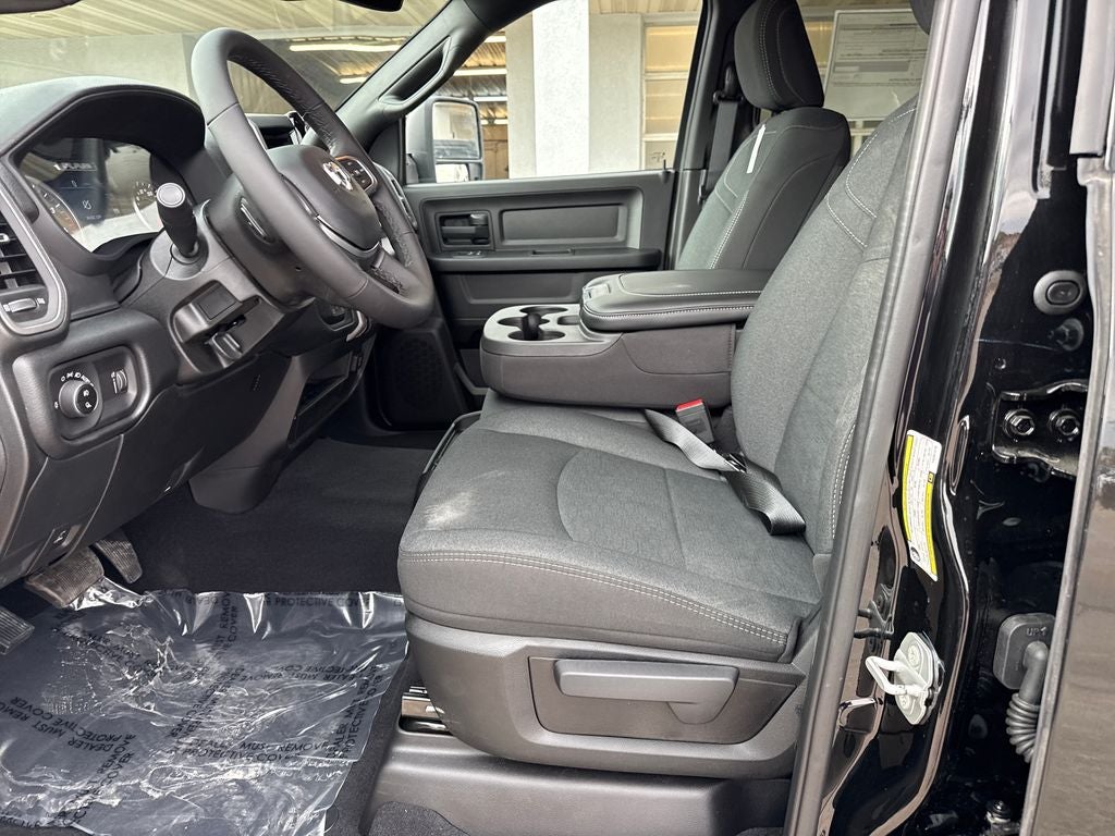 2026 RAM Ram 2500 RAM 2500 BLACK EXPRESS CREW CAB 4X4 6'4' BOX