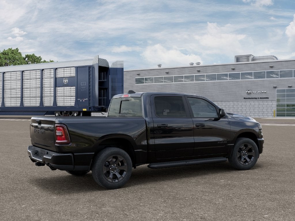 2027 RAM Ram 1500 RAM 1500 EXPRESS CREW CAB 4X4 5'7' BOX