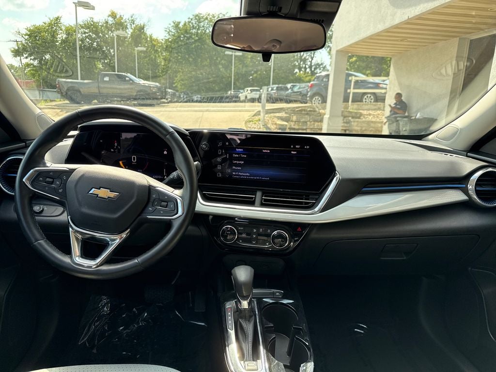 2025 Chevrolet Trax FWD LT