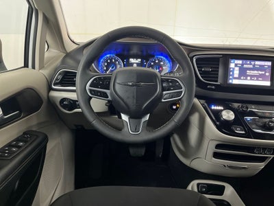 2024 Chrysler Voyager LX