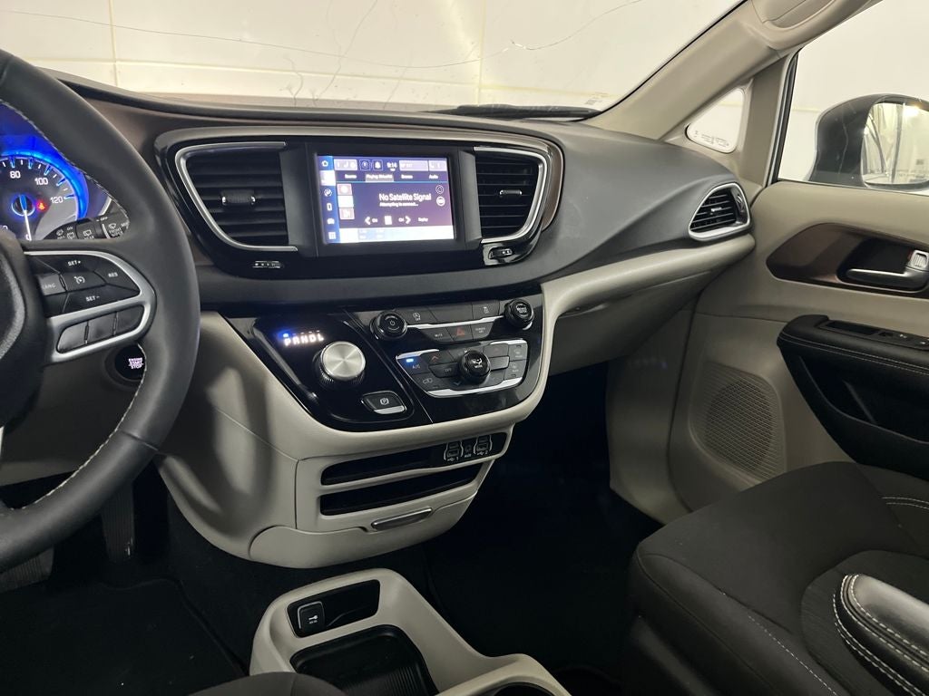 2024 Chrysler Voyager LX